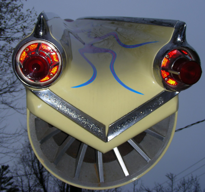 Illustration for article titled Fintasia Rocket Garden: Steve Heller’s Yard Art